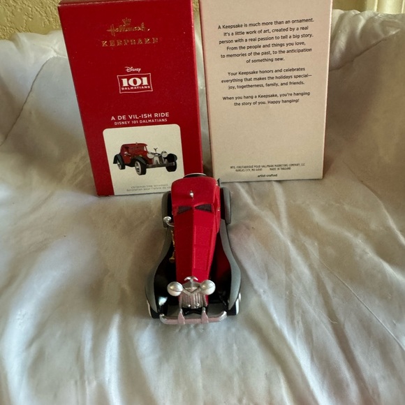 Hallmark Disney Cruella Deville Car Christmas ornament - Picture 2 of 3